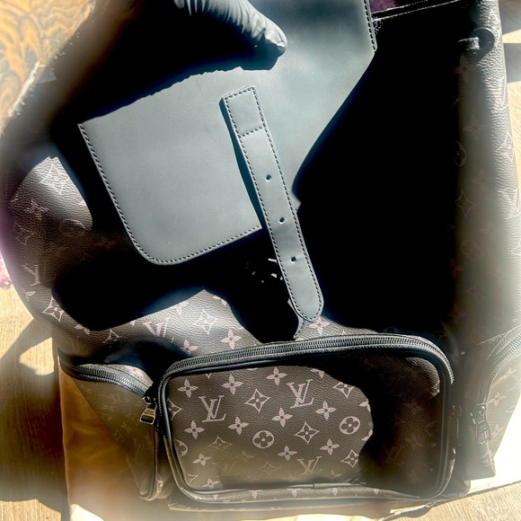 Louis Vuitton Montsouris Backpack - Picture 6 of 9